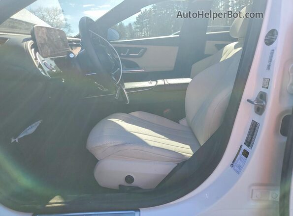 W1KLF4HB1SA096071 2025 MERCEDES-BENZ E White Widok deski rozdzielczej