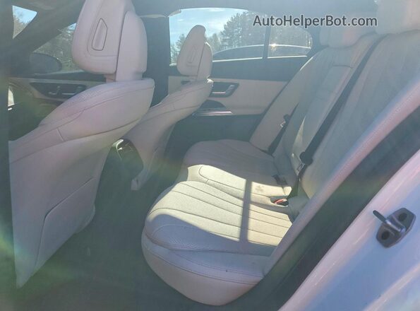 W1KLF4HB1SA096071 2025 MERCEDES-BENZ E White Widok wnętrza z tyłu