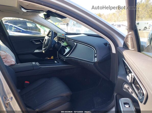 W1KLF4HB9SA146294 2025 MERCEDES-BENZ E-CLASS Silver Widok wnętrza z przodu