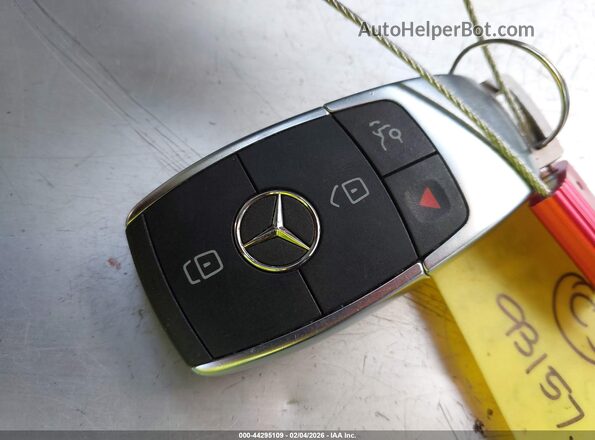 W1N0G8DB4NV327199 2022 MERCEDES-BENZ GLC 300 Red Առջևի վահանակի տեսք