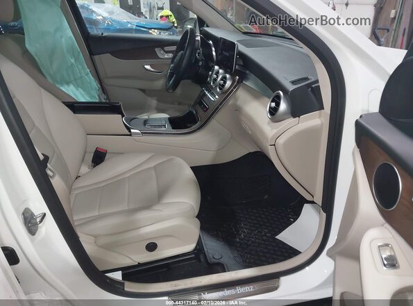 W1N0G8EB1LF788916 2020 MERCEDES-BENZ GLC 300 White Widok wnętrza z przodu
