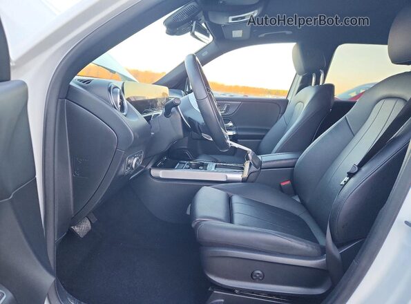 W1N4M4GBXSW383927 2025 MERCEDES-BENZ GLB-CLASS Белый Вид салона спереди