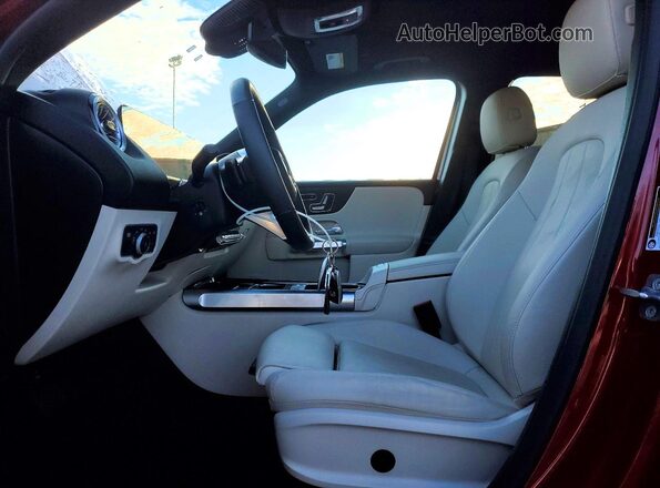 W1N4M4HB7SW436193 2025 MERCEDES-BENZ GLB-CLASS Red წინა სალონის ხედი