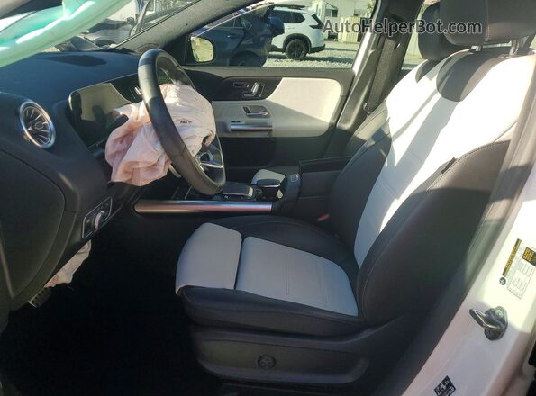 W1N4N5DB9NJ323923 2022 MERCEDES-BENZ GLA White წინა სალონის ხედი