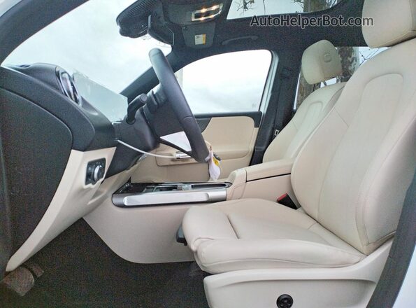 W1N9M0CB7SN111653 2025 MERCEDES-BENZ EQB White Вид салону спереду