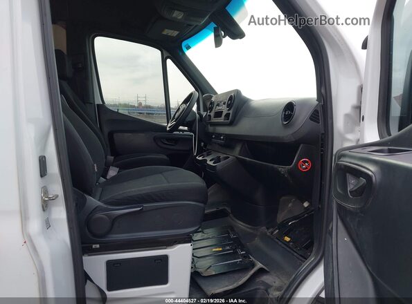 W1W70BGY6LT027071 2020 MERCEDES-BENZ SPRINTER White Вид салону спереду