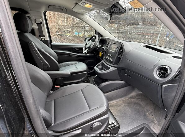 W1WV0FEY2P4332245 2023 MERCEDES-BENZ METRIS Черный Вид салона спереди