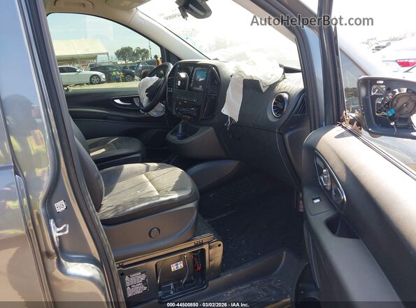 W1WV0FEY4N4159535 2022 MERCEDES-BENZ METRIS Gray Widok wnętrza z przodu