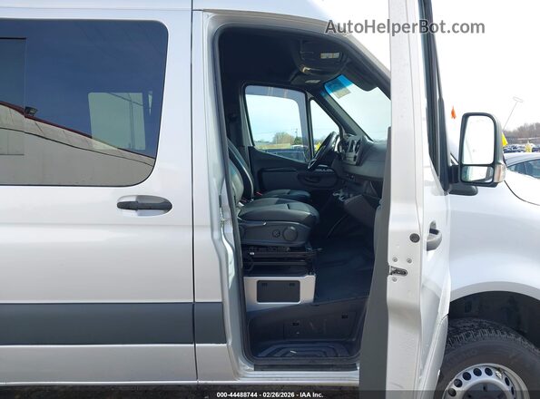 W1Y4ECVY1NT095592 2022 MERCEDES-BENZ SPRINTER Silver Вид салону спереду