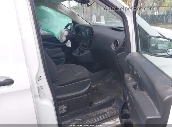 W1YV0BEYXP4217098 2023 MERCEDES-BENZ METRIS Белый Вид салона спереди