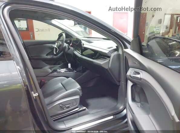 WA124BGF3SA044312 2025 AUDI Q6 E-TRON Black Widok wnętrza z przodu