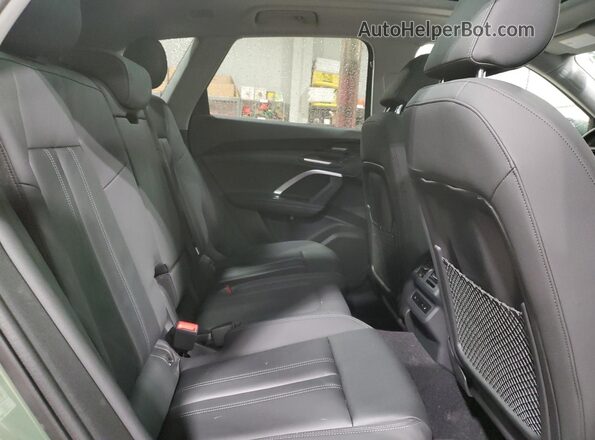 WA12AAGU8S2025802 2025 AUDI Q5 Green Вид задньої частини салону