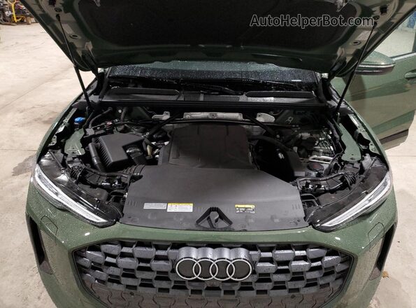 WA12AAGU8S2025802 2025 AUDI Q5 Green Вид підкапотного простору