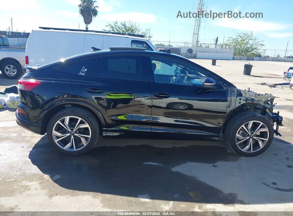 WA132BFZ3PP037046 2023 AUDI Q4 Black Vista interior de 360 grados