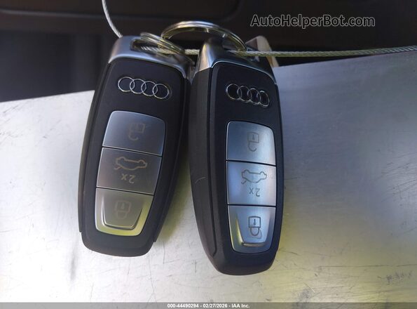 WA132BFZ3PP037046 2023 AUDI Q4 Black Vista del salpicadero