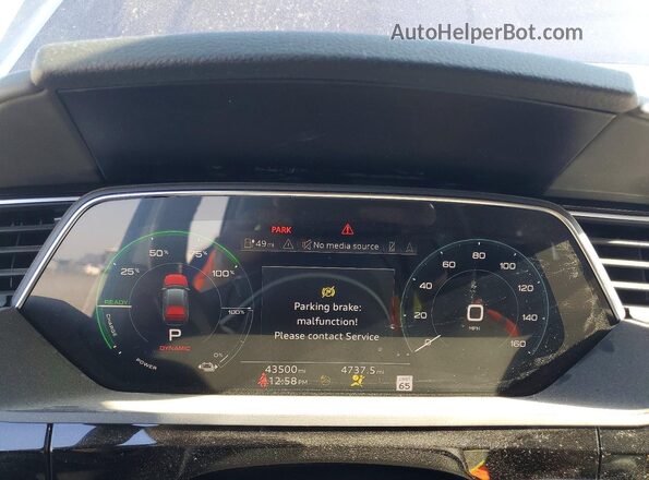 WA13AAGE6NB025685 2022 AUDI E-TRON Blue ხელსაწყოთა პანელის ხედი