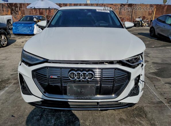 WA13ABGE1MB002304 2021 AUDI E-TRON White Widok z przodu