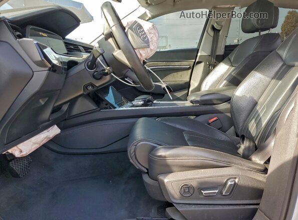 WA13ABGE1MB002304 2021 AUDI E-TRON White Widok wnętrza z przodu