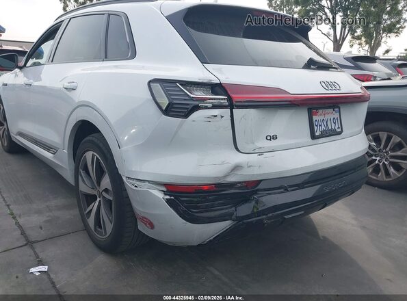WA14AAGE0RB012568 2024 AUDI Q8 E-TRON Черный Вид спереди