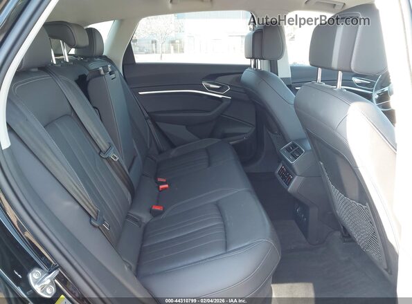 WA15AAGE0RB060401 2024 AUDI Q8 E-TRON Черный Вид наклейки с VIN-кодом