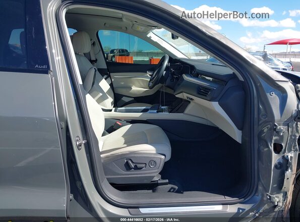 WA15AAGE3RB056665 2024 AUDI Q8 E-TRON Gray Вид салону спереду