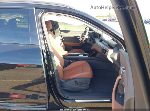 WA1AAAGE1NB005657 2022 AUDI E-TRON Черный Вид салона спереди