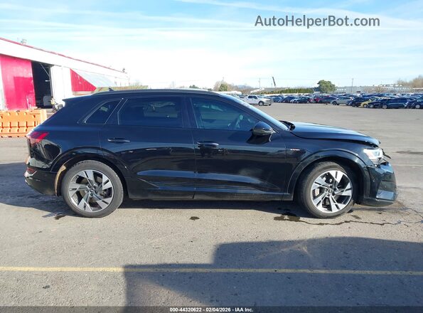 WA1AAAGE1NB005657 2022 AUDI E-TRON Черный Вид задней части салона