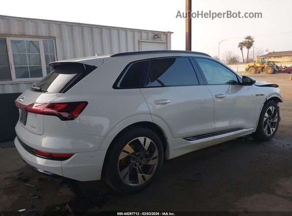 WA1AAAGE2MB007500 2021 AUDI E-TRON White Widok wnętrza z tyłu