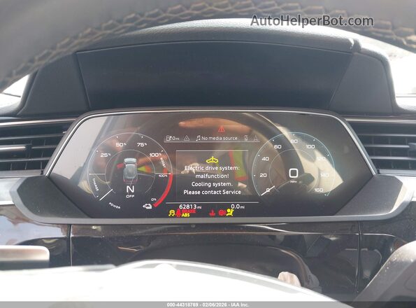 WA1AAAGE3NB004672 2022 AUDI E-TRON Silver უკანა სავარძლების ხედი