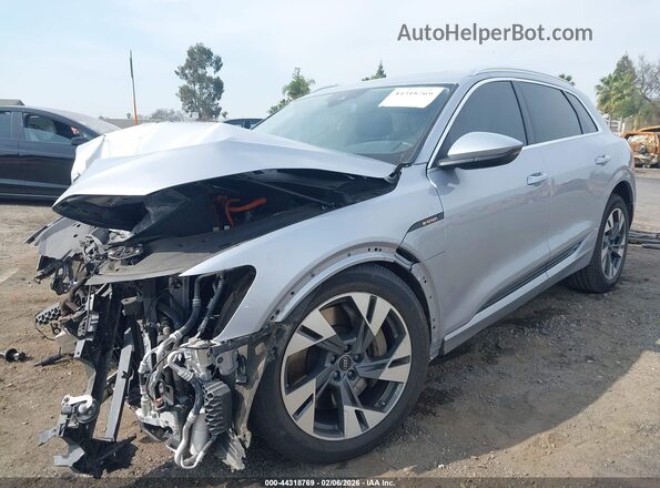 WA1AAAGE3NB004672 2022 AUDI E-TRON Silver წინა მარცხენა ხედი სამი მეოთხედიდან