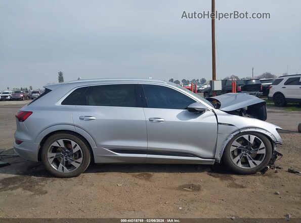 WA1AAAGE3NB004672 2022 AUDI E-TRON Silver სალონის 360-გრადუსიანი ხედი
