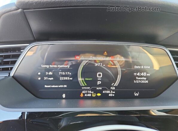 WA1AAAGE5NB007458 2022 AUDI E-TRON Серебряный Вид щитка приборов