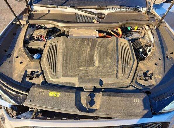 WA1AAAGE5NB007458 2022 AUDI E-TRON Серебряный Вид задней части салона