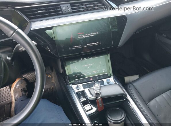 WA1AAAGE6NB020459 2022 AUDI E-TRON Silver წინა პანელის ხედი