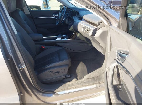 WA1AAAGE7MB012482 2021 AUDI E-TRON Gray წინა სალონის ხედი