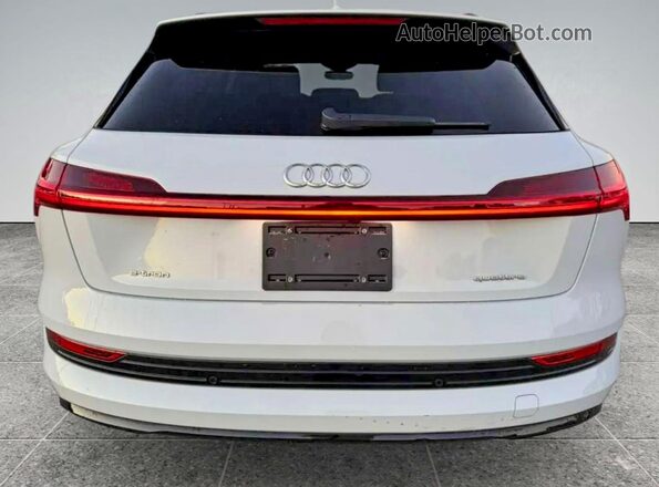 WA1AAAGE8MB010286 2021 AUDI E-TRON Белый Вид наклейки с VIN-кодом