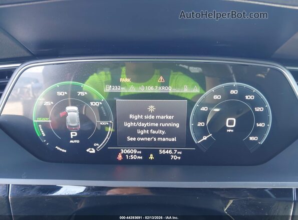 WA1AAAGE9NB013621 2022 AUDI E-TRON Orange 