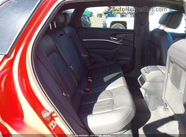 WA1AAAGE9NB013621 2022 AUDI E-TRON Orange 