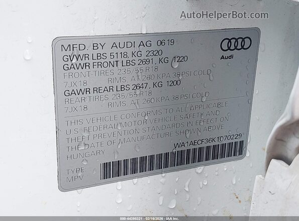 WA1AECF36K1070229 2019 AUDI Q3 White Vista del compartimento del motor