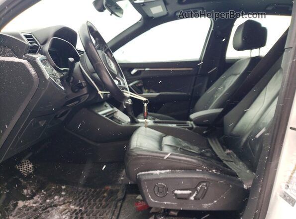 WA1AECF3XK1077359 2019 AUDI Q3 White Front interior view