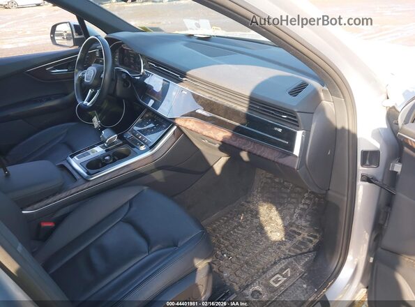 WA1AJAF74LD010081 2020 AUDI Q7 Silver Front interior view