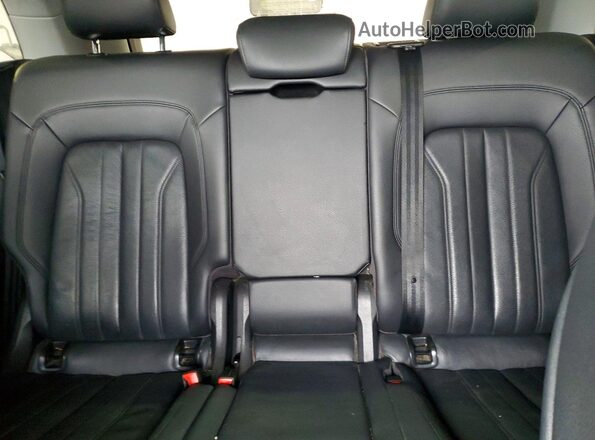 WA1ANAFY4J2007980 2018 AUDI Q5 White Rear seats view