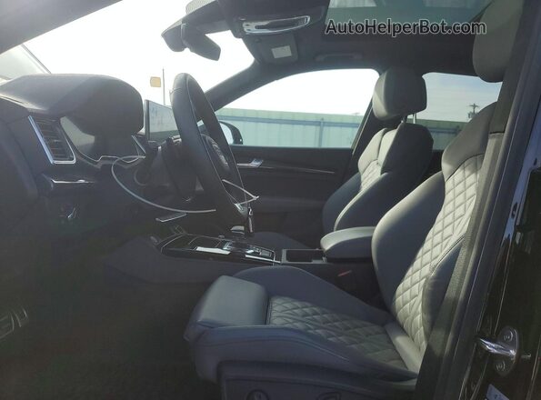 WA1B4AFY5S2050748 2025 AUDI SQ5 Black Widok wnętrza z przodu
