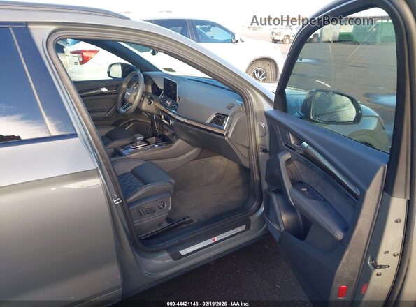 WA1B4AFY8S2051084 2025 AUDI SQ5 Серый Вид салона спереди