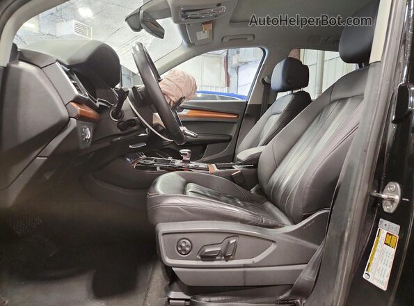 WA1BAAFY0M2118983 2021 AUDI Q5 Черный Вид салона спереди