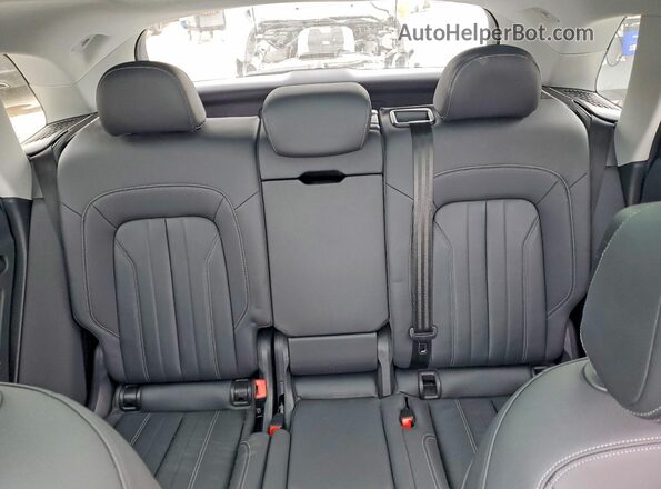WA1BAAFY6M2069434 2021 AUDI Q5 White Widok tylnych siedzeń