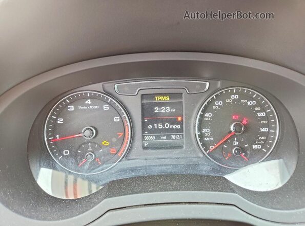 WA1BCCFS4JR021175 2018 AUDI Q3 Red Սարքավորումների վահանակի տեսք