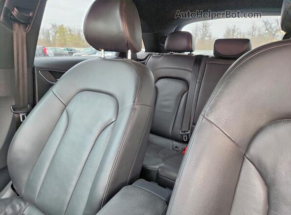 WA1BCCFS4JR021175 2018 AUDI Q3 Red Հետևի նստատեղերի տեսք