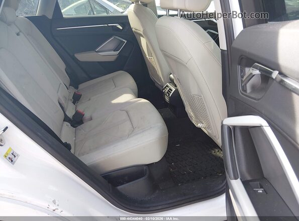 WA1BECF34L1046100 2020 AUDI Q3 White Widok naklejki z numerem VIN