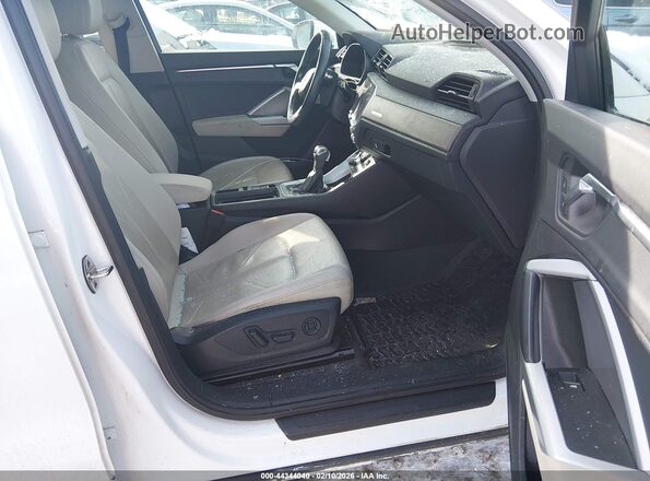 WA1BECF34L1046100 2020 AUDI Q3 White Widok wnętrza z przodu